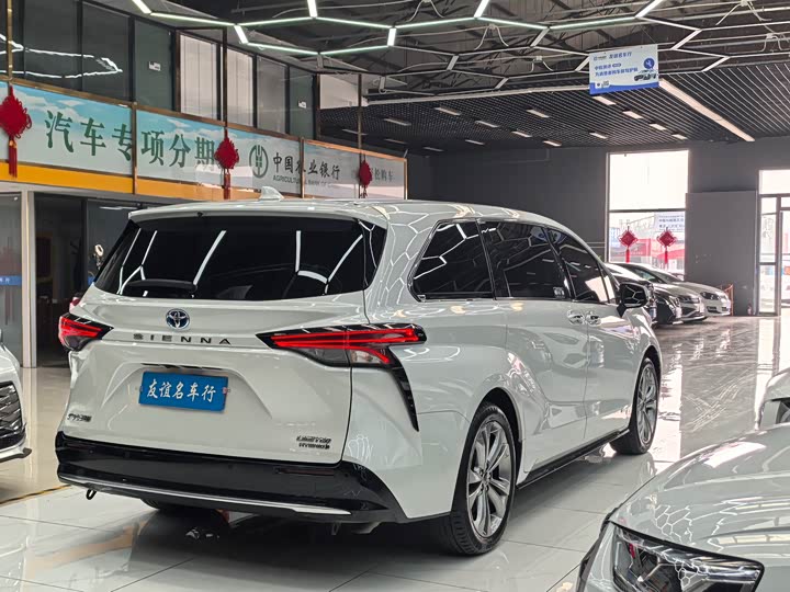 Фото 5 - Toyota Sienna