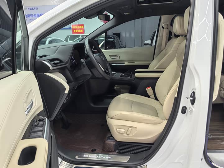 Фото 6 - Toyota Sienna