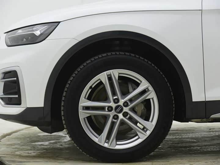 Фото 5 - Audi Q5L