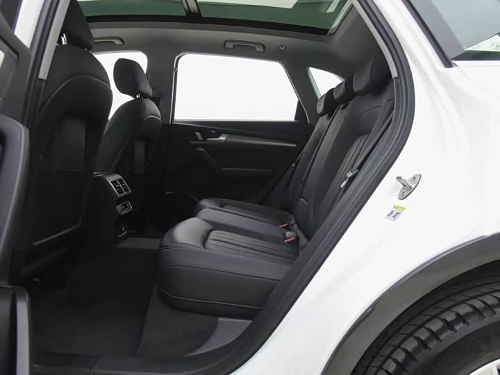 Фото 9 - Audi Q5L