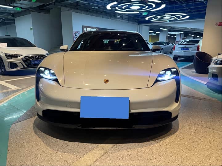 Фото 2 - Porsche Taycan