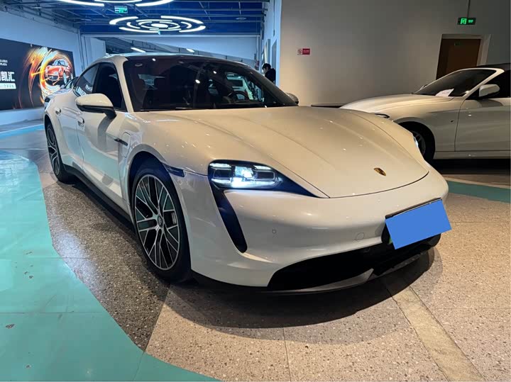 Фото 3 - Porsche Taycan