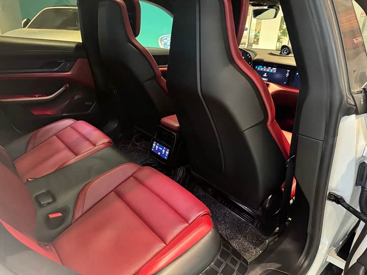 Фото 9 - Porsche Taycan