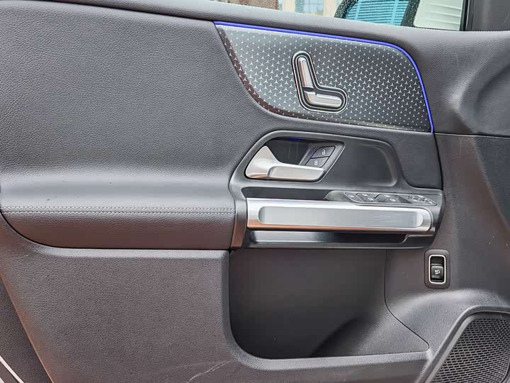 Фото 9 - Mercedes-Benz GLB-Class