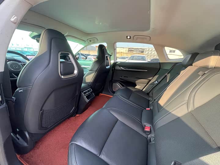 Фото 6 - Zeekr 001