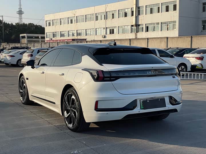 Фото 7 - Zeekr 001