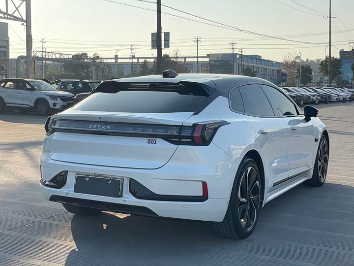 Фото 9 - Zeekr 001