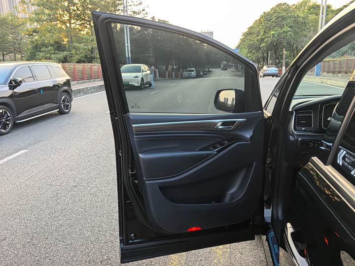 Фото 4 - GAC Trumpchi M8