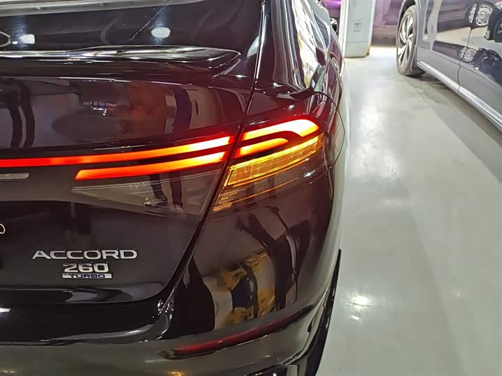 Фото 8 - Honda Accord