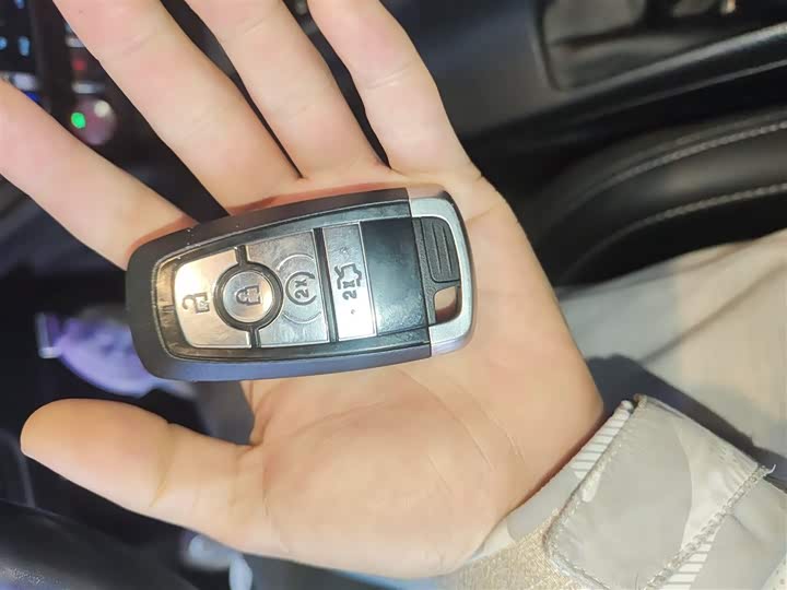 Фото 9 - Ford Mustang