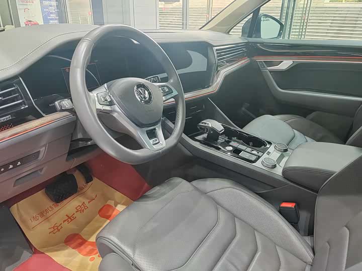 Фото 9 - Volkswagen Touareg