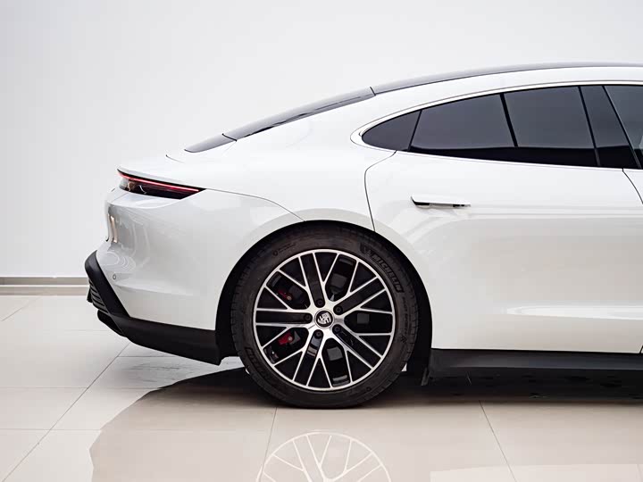 Фото 7 - Porsche Taycan