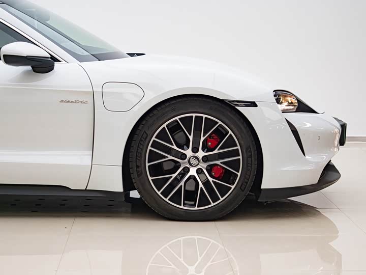 Фото 8 - Porsche Taycan