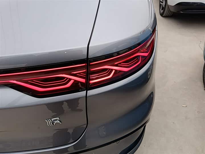 Фото 8 - BYD Han