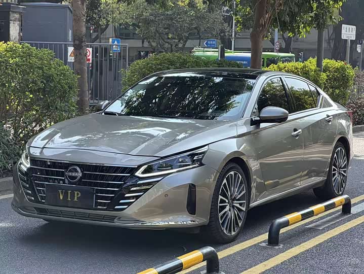 Фото 1 - Nissan Teana