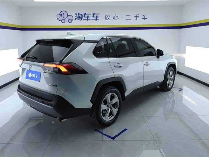 Фото 3 - Toyota RAV4