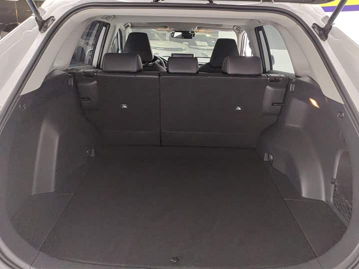 Фото 4 - Toyota RAV4