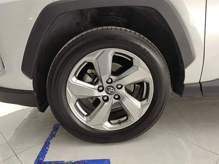 Фото 6 - Toyota RAV4