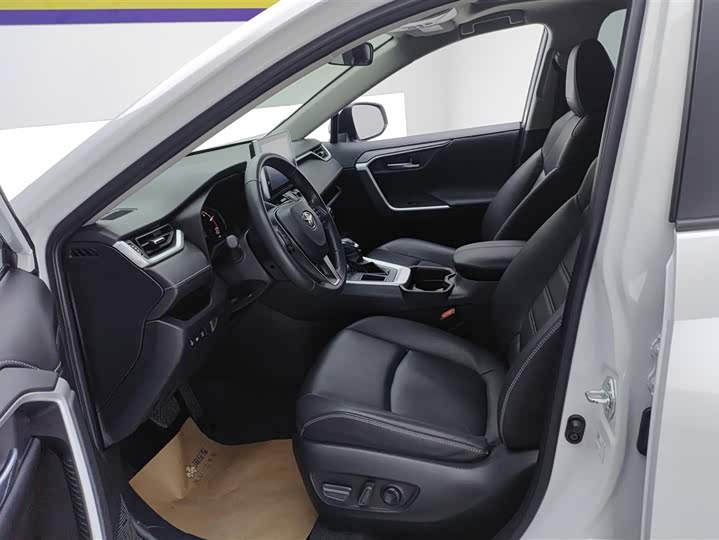 Фото 9 - Toyota RAV4