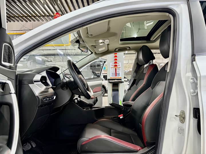 Фото 4 - Geely Coolray