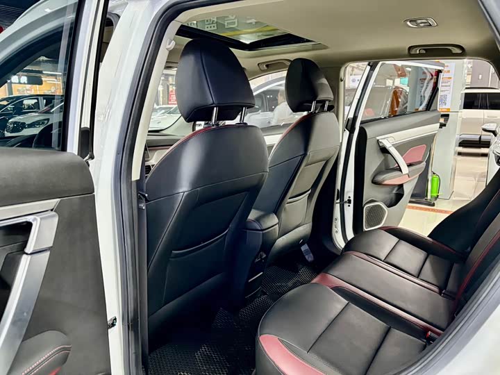 Фото 5 - Geely Coolray