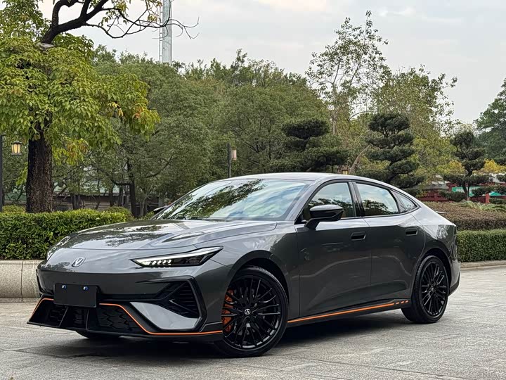 Фото 1 - Changan UNI-V