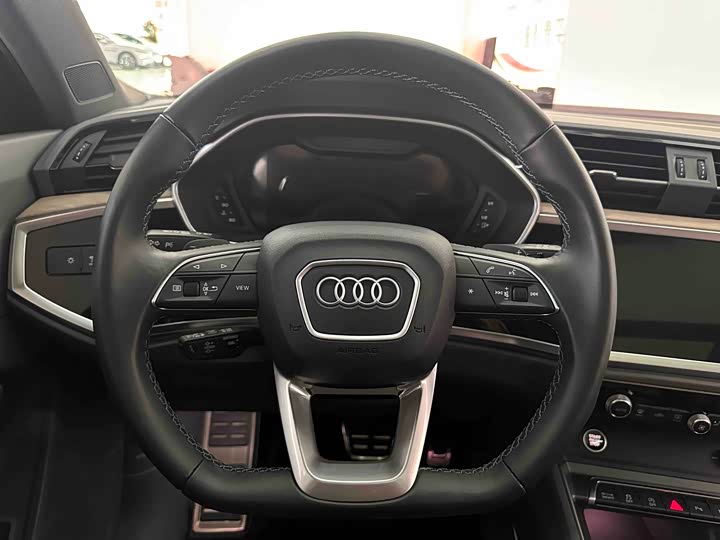 Фото 7 - Audi Q3