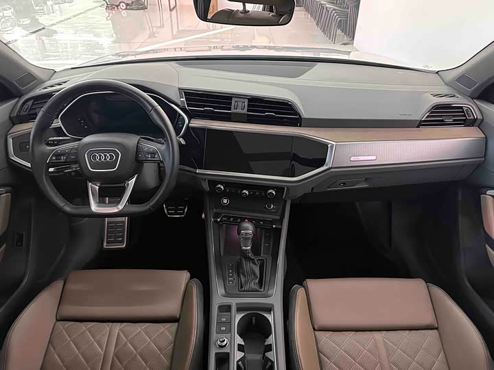 Фото 8 - Audi Q3