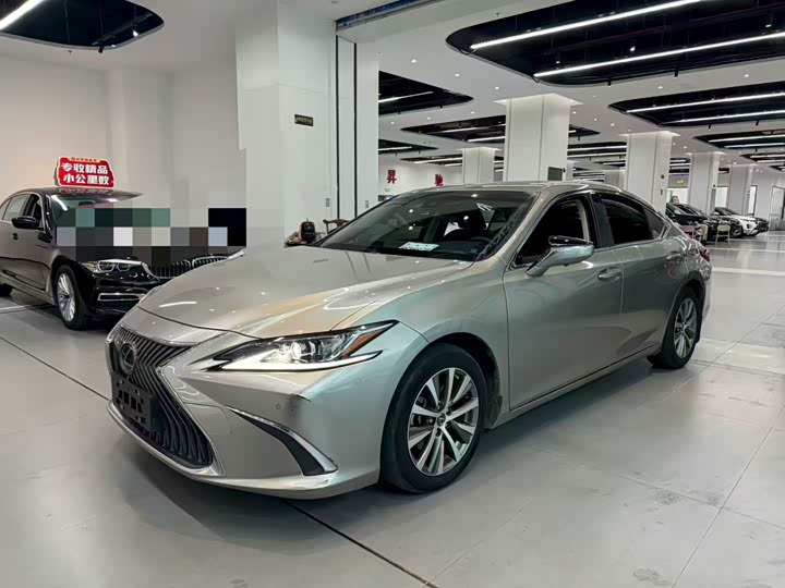 Фото 3 - Lexus ES