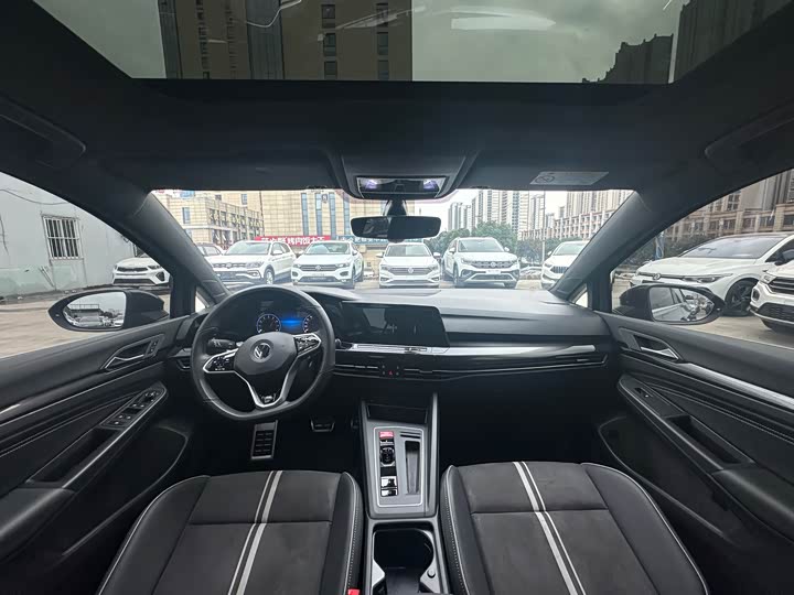 Фото 5 - Volkswagen Golf