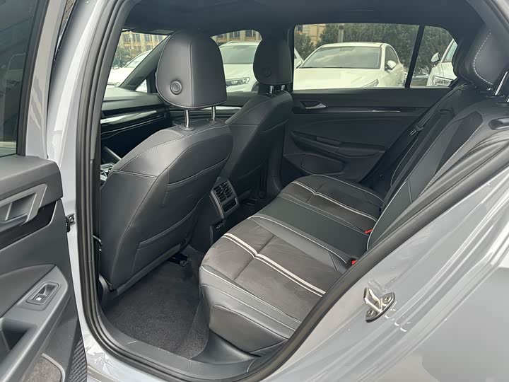 Фото 6 - Volkswagen Golf