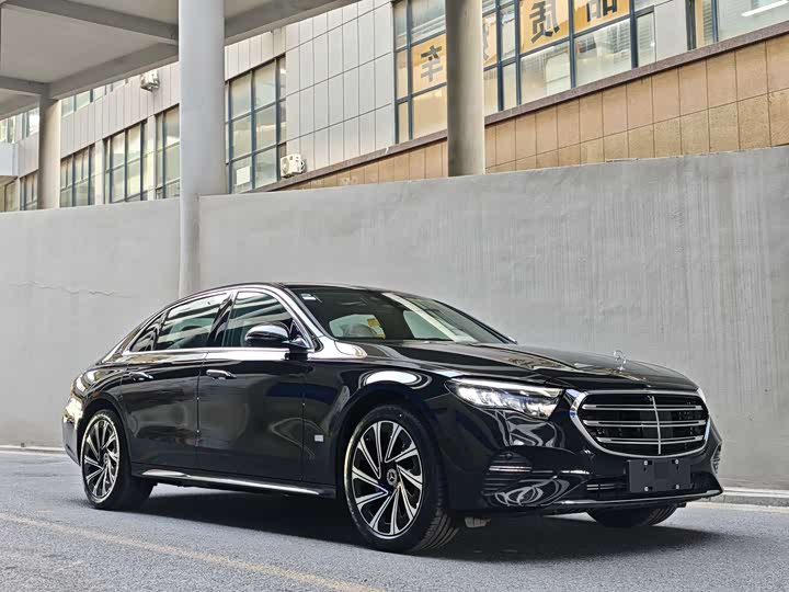 Фото 3 - Mercedes-Benz E-Class