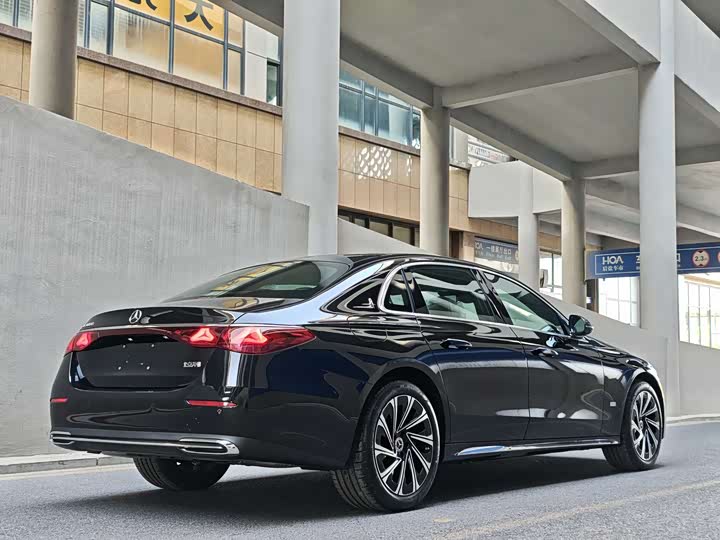 Фото 4 - Mercedes-Benz E-Class