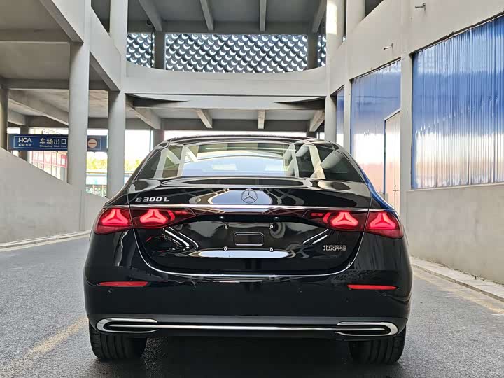 Фото 5 - Mercedes-Benz E-Class