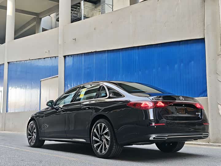 Фото 6 - Mercedes-Benz E-Class