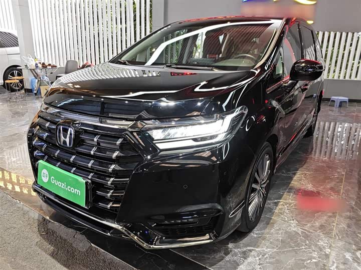 Фото 1 - Honda Elysion