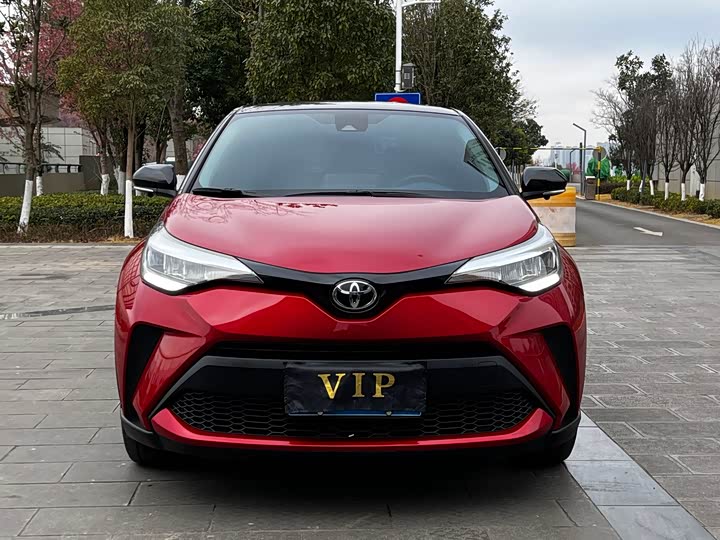 Фото 2 - Toyota C-HR