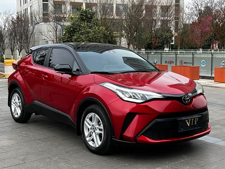 Фото 3 - Toyota C-HR