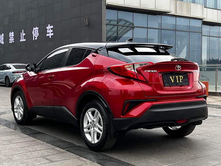 Фото 4 - Toyota C-HR