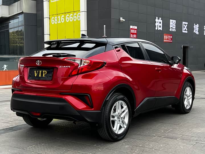 Фото 6 - Toyota C-HR