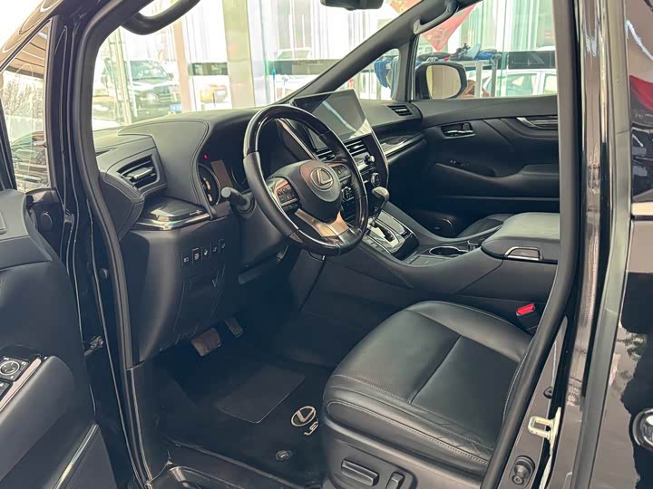 Фото 4 - Lexus LM