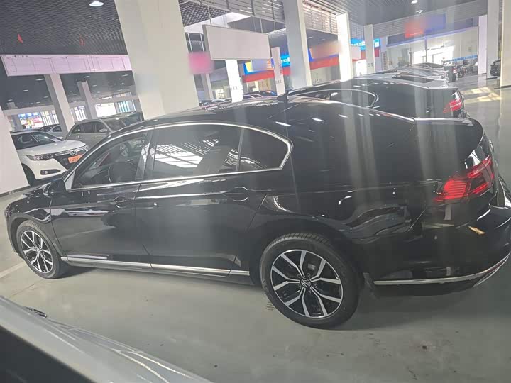 Фото 5 - Volkswagen Magotan