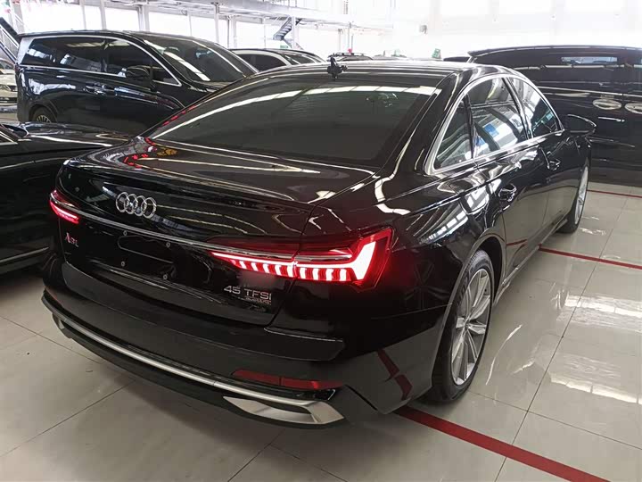 Фото 7 - Audi A6L