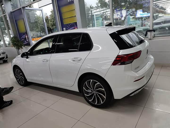 Фото 5 - Volkswagen Golf