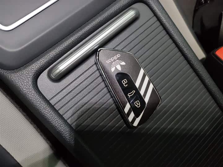 Фото 9 - Volkswagen Golf