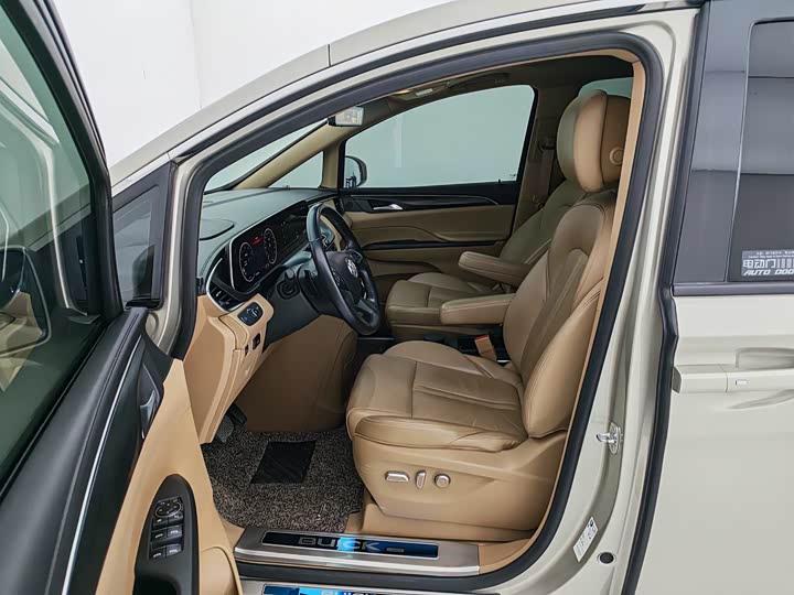 Фото 4 - Buick GL8 ES