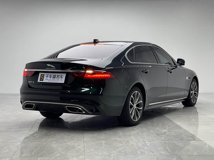 Фото 4 - Jaguar XF L