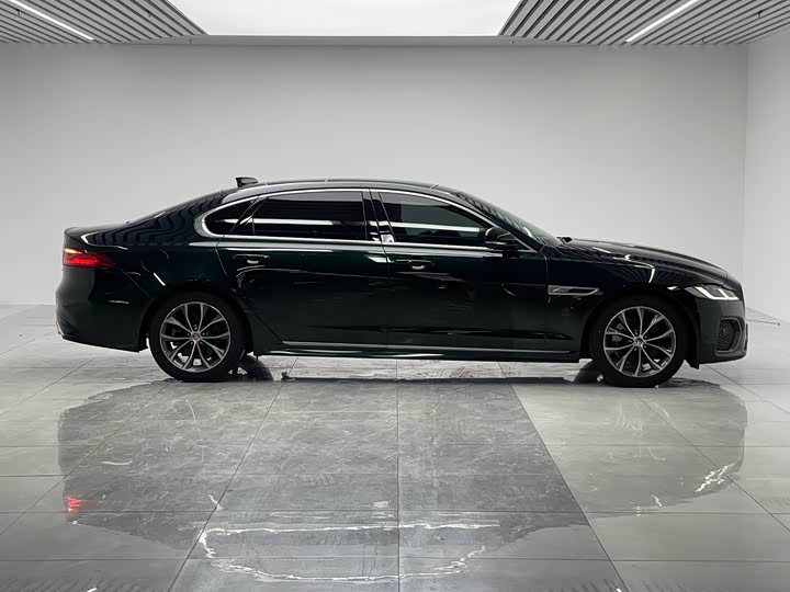 Фото 8 - Jaguar XF L