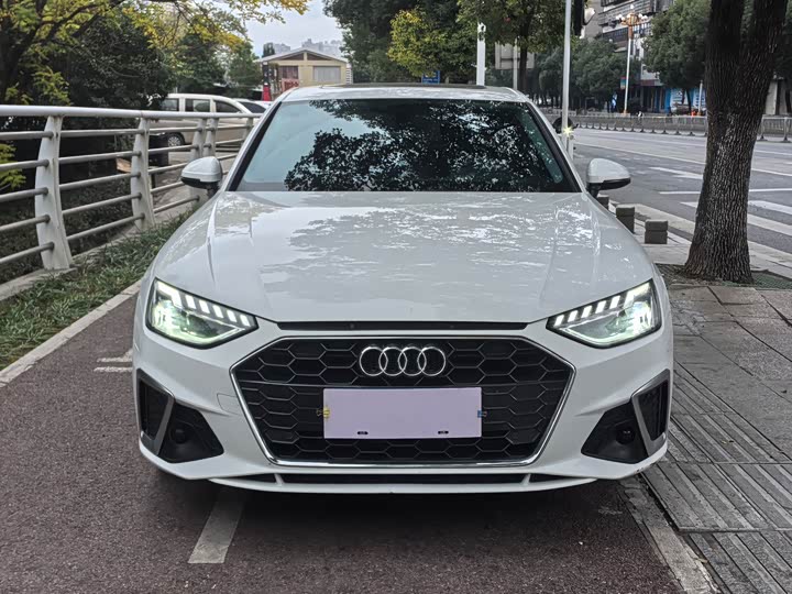 Фото 2 - Audi A4L