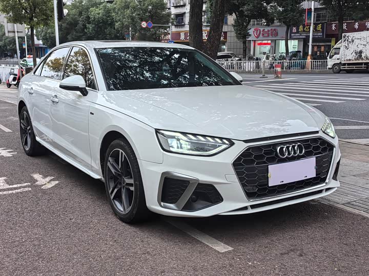 Фото 3 - Audi A4L